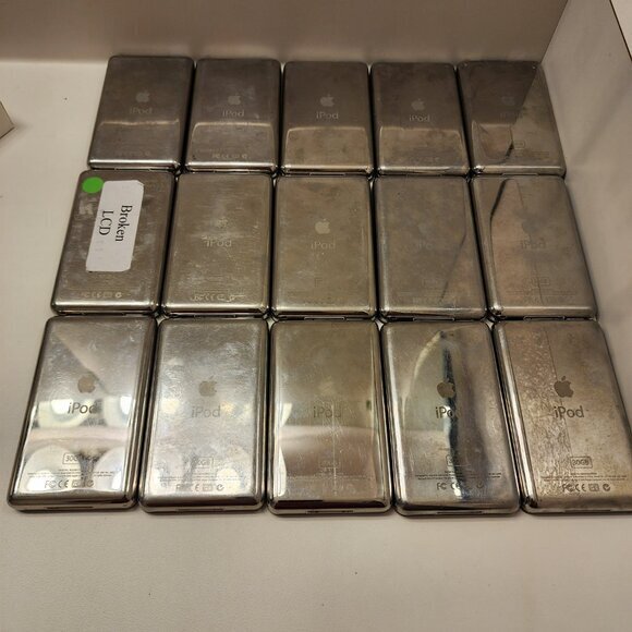 1X Apple Ipod Classic 5th Generation 30GB Black with Accessories 1 year warranty - Picture 2 of 16